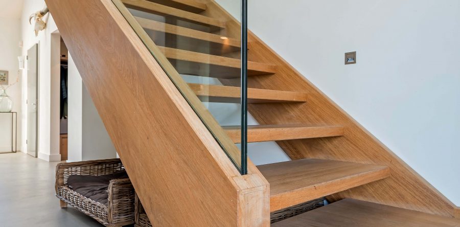 Minimalisme in eiken en glas