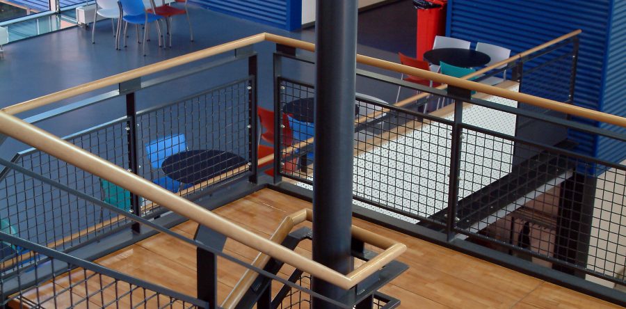 Schoolvoorbeeld in hout en staal