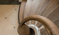 ‘Platte pet’ als topping van de hoofdbaluster