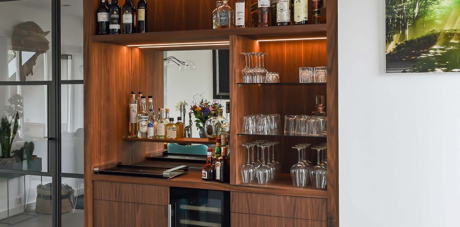 Barmeubel in notenhout